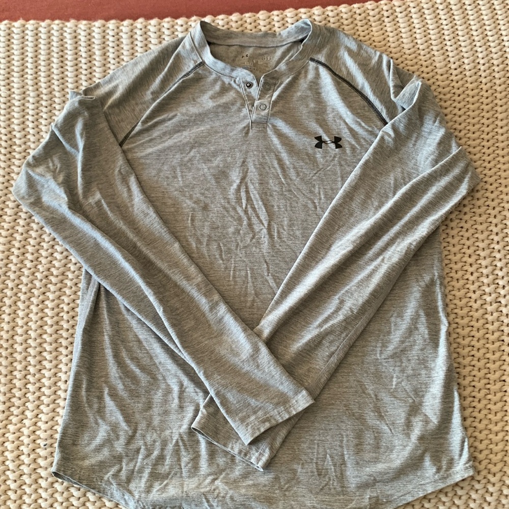Men’s Under Armour long sleeve t shirt large, gray